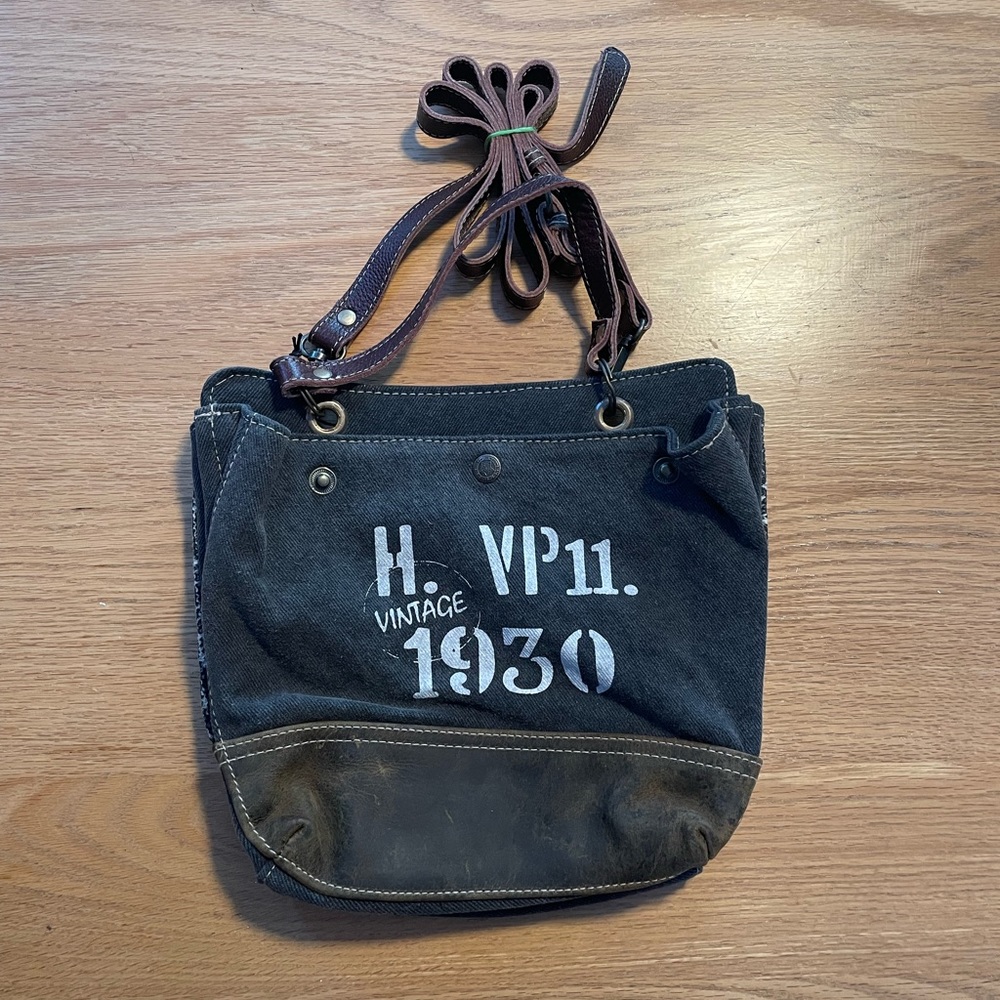 Myra cross body purse
